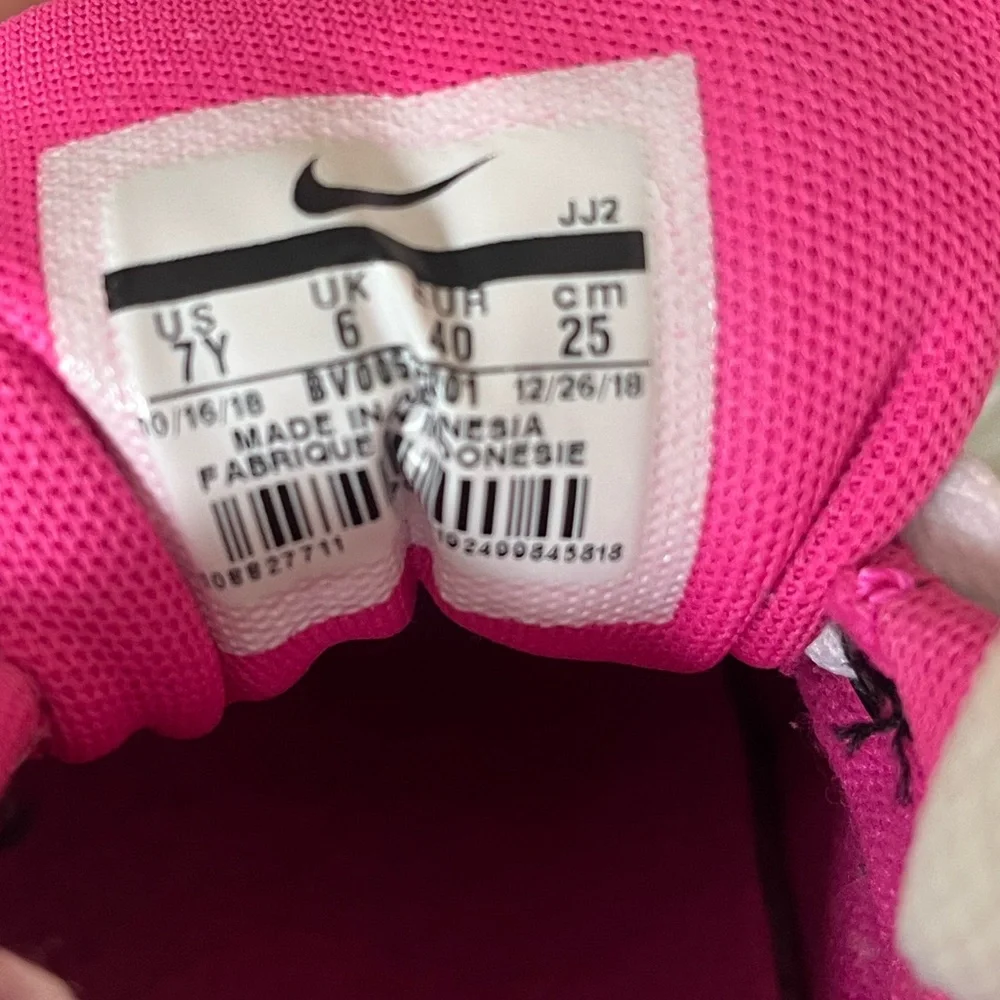 {Nike} Air Max Sneaker South Beach Edition - Size Youth 7